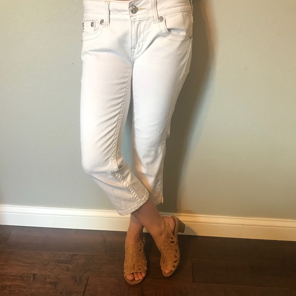 GORGEOUS Miss Me Capris